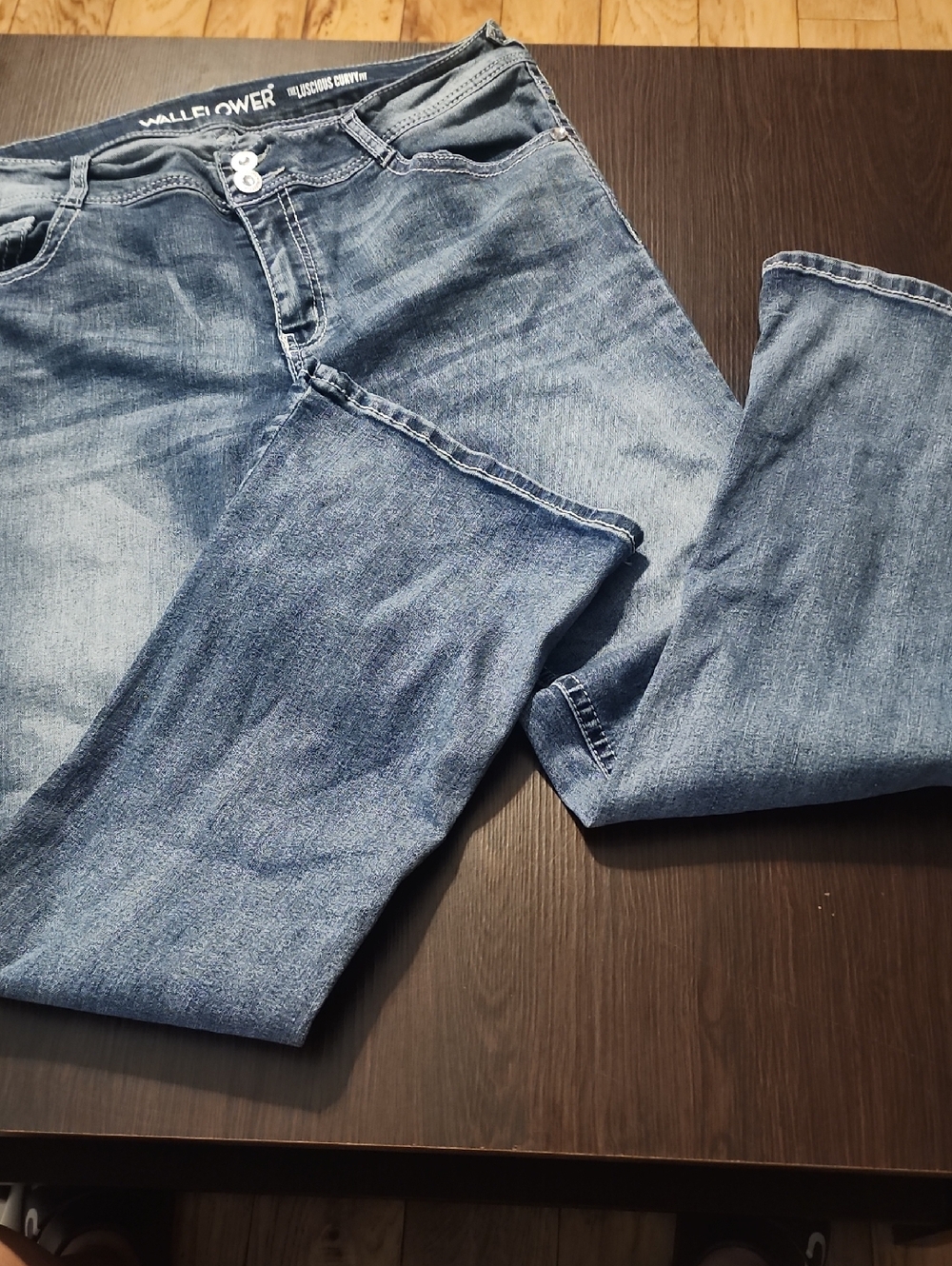 Wallflower Slim Straight Jeans in Faded Blue